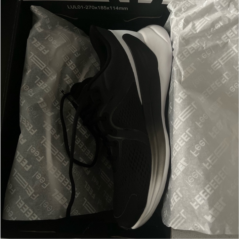 Blissful Women’s Lululemon sneakers